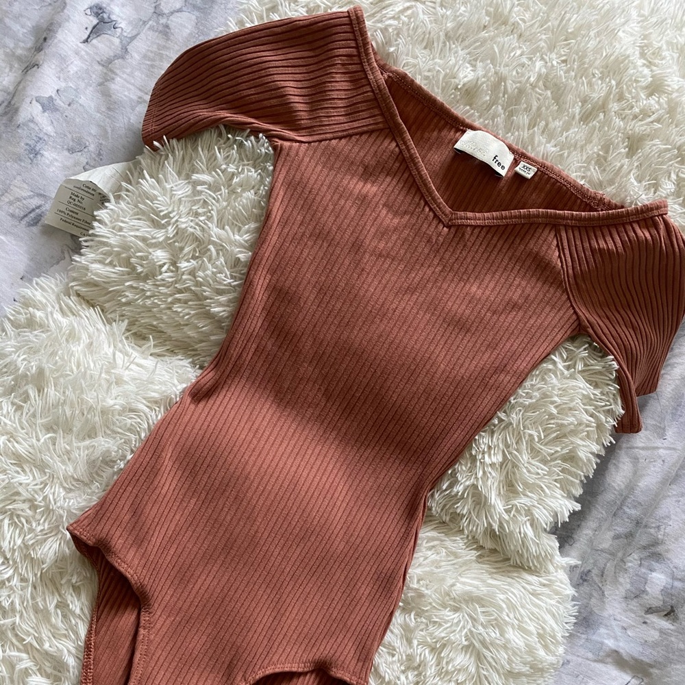 Aritzia - Wilfred short sleeve bodysuit in XXS